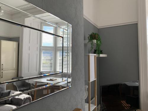 Stunning 2-Bed Sea View Apartment in Barmouth