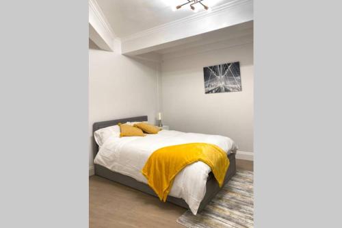 Newly Refurbished Luxurious Chelsea Flat!