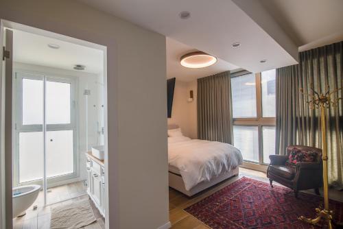 FULL SEA VIEW- ON THE BEACH+PENTHOUSE 3BR - 2 BALCONY + Jacuzzi