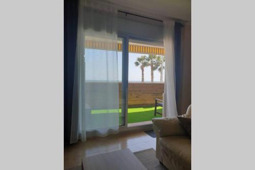  Apartamento para 5 personas frente al mar con piscina y parking in Cubelles