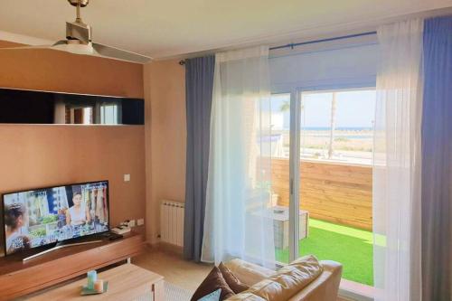  Apartamento para 5 personas frente al mar con piscina y parking in Cubelles