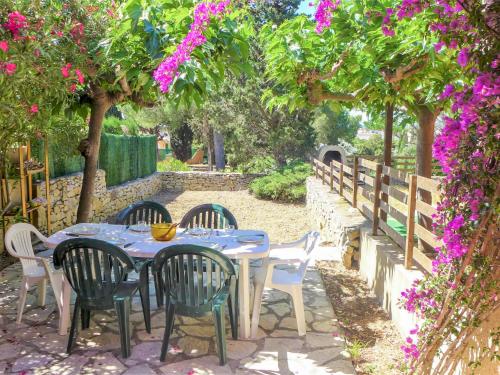 Holiday Home Les Romarines-6 by Interhome - Location saisonnière - Gruissan