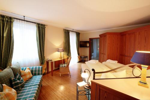 29485715 Hotel Die Gams