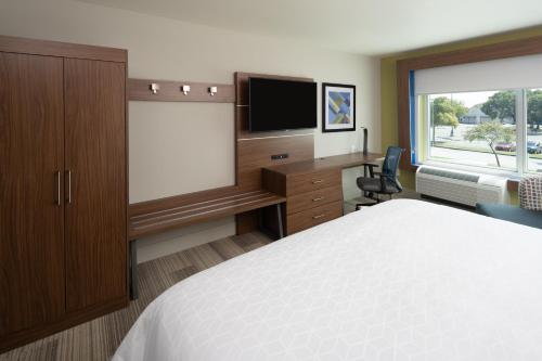 Holiday Inn Express Doral Miami, an IHG Hotel