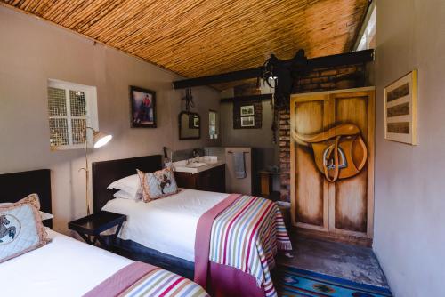 2 bedrooms, 4 beds