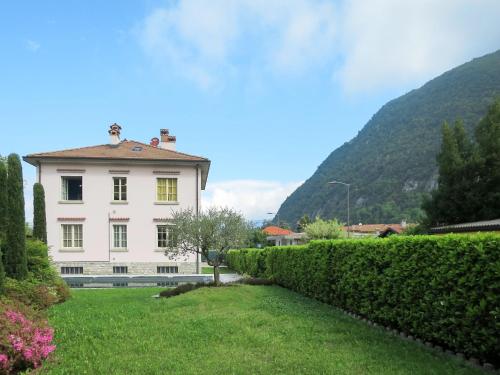  Locazione Turistica Alda - LVM180, Pension in Laveno-Mombello