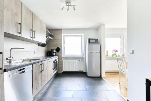 City Apartment Hasenheide - Wohnung mit 3 Schlafzimmern und Balkon mit Landschaftsblick 921m von Rutesheim entfernt