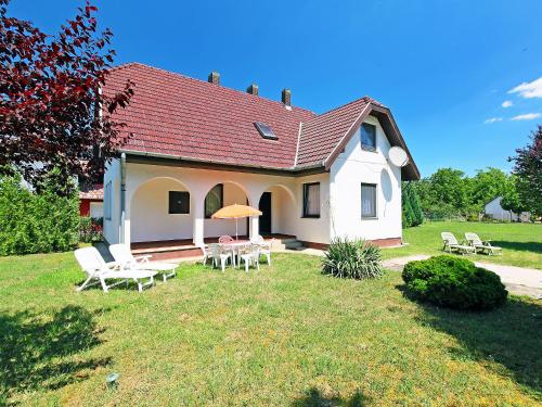  Holiday Home Sunlight by Interhome, Pension in Balatonőszöd