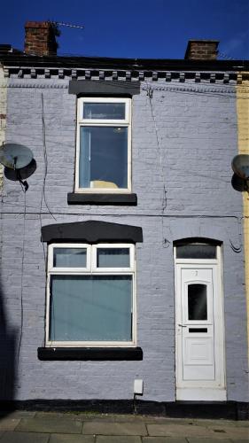 Air Host and Stay - Stockbridge House - Sleeps 7 minutes from Anfield stadium gîte à louer Dolby Hotel Liverpool