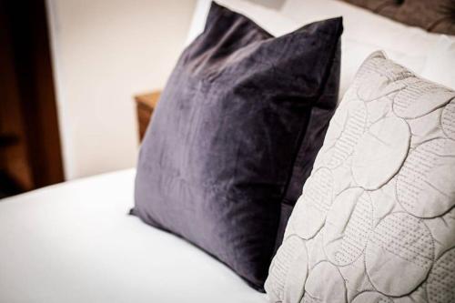 Ruby Residence Chic City Centre Stay with FREE PARKING
