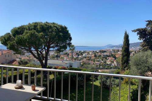 Sea View Pool Bright And Modern Flat Near Beach - Location saisonnière - Antibes