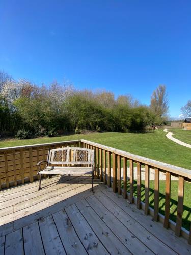 Owlet Lodge at Owlet Hideaway - with Hot Tub, Near York