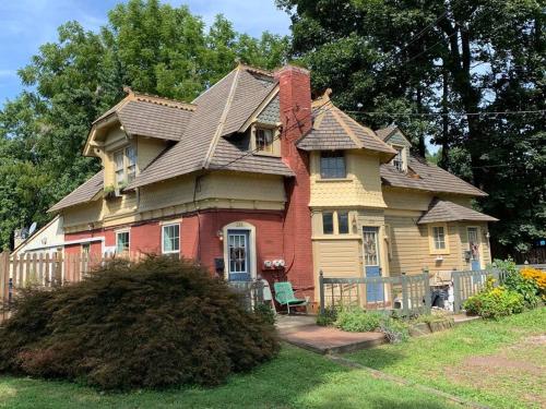 Luxury Apartment in Historic Carriage House thumb 4