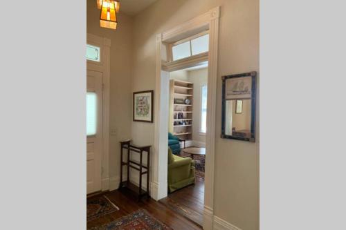321# Downtown Antique Rose house in San Antonio, USA