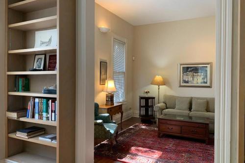 321# Downtown Antique Rose house in San Antonio, USA