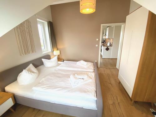 Comfort One-Bedroom Apartment image 7
