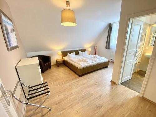 Comfort One-Bedroom Apartment image 9