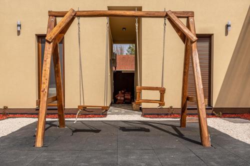 สนามเด็กเล่น, H&H Apartments Poroszló (H&H Apartments Poroszlo) in โปรอสซโล่