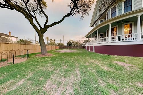 Mary Moody Suite - Sealy Hutchings Estate home - image 6
