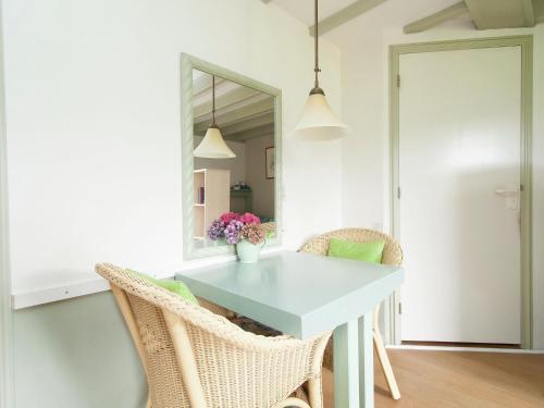 Cozy Holiday Home with Spacious Garden in Schoorl - image 5