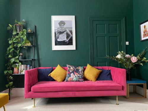 Luminous 3-Storey Period Townhouse, Steps from the Beach gîte à louer Nayland Ledge