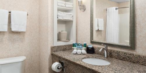 Holiday Inn Express Grove City - Premium Outlet Mall