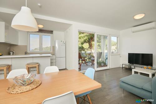 Mljet 4 You - seafront apartment 5