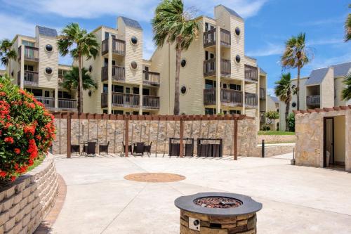 Listen to the waves break! Beachfront condo shared pools in beautiful resort - image 3