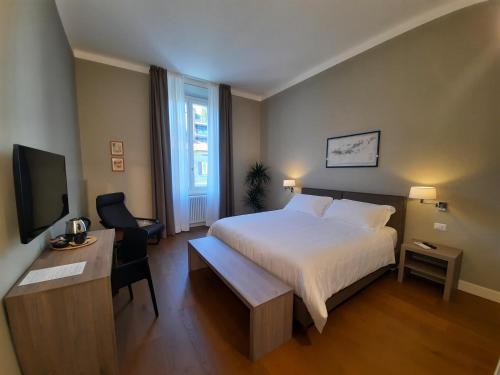 Superior Double or Twin Room with City View image 1