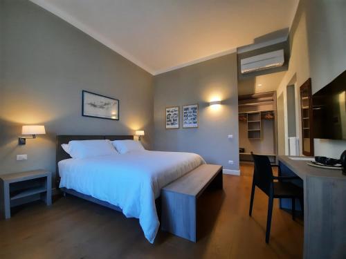 Superior Double or Twin Room with City View image 5