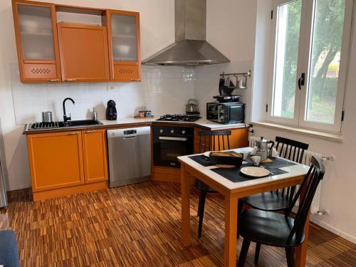 кухня, La Coroncina in Перуззо