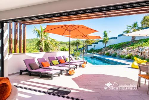 Villa Rueda with Heated Pool, Hot Tub and Great Views