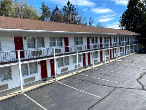 Economy Lodge 682 Main St Sturbridge