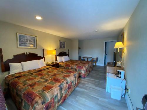 Economy Lodge 682 Main St Sturbridge