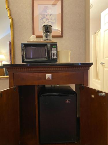 Economy Lodge 682 Main St Sturbridge - image 12