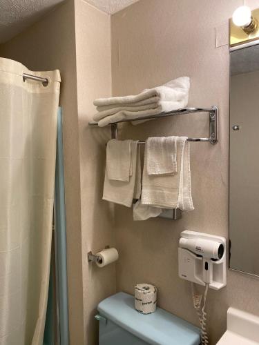 Economy Lodge 682 Main St Sturbridge - main image