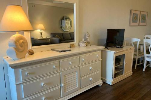 Unit 142 - Studio Condominium - image 3