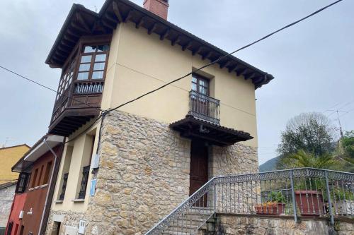  Casa Triana, lugar idóneo para 4 o 6 huéspedes. in 33537 Infiesto