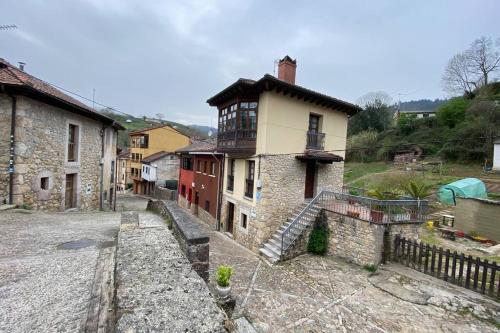  Casa Triana, lugar idóneo para 4 o 6 huéspedes. in Infiesto