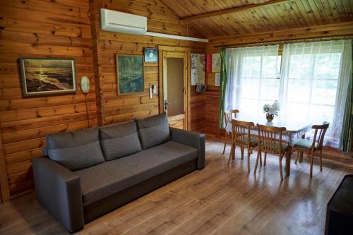 Instalações, Ezerzemes in Nirzas Pagasts