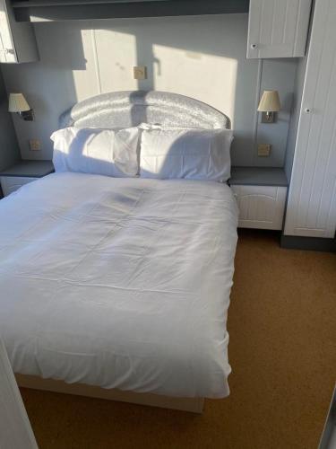 2 Bedroom Static Caravan near the lake