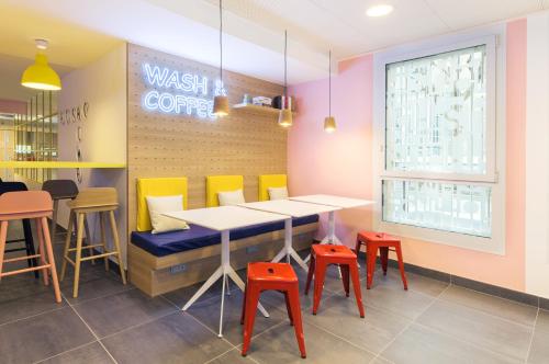 Bar/lounge, Auberge de jeunesse Hosho Paris Sud - Porte d'Italie in Le Kremlin Bicetre