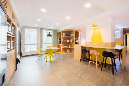 Bar/lounge, Auberge de jeunesse Hosho Paris Sud - Porte d'Italie in Le Kremlin Bicetre