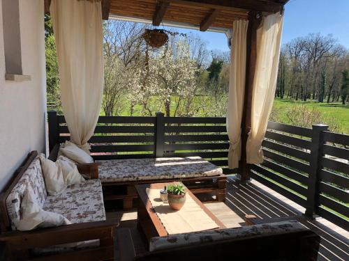 . Studio Apartman Lipik