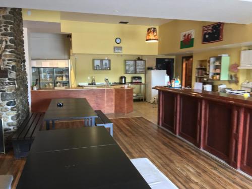 مطبخ, Dreamcatcher Hostel in Downtown Golden