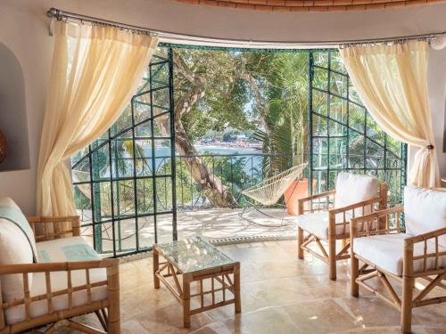 295011835 Villa Amor