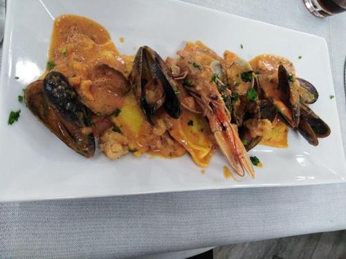 B&B Brezza Marina & Shoreline Restaurant - image 2