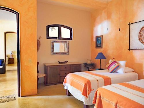 295012724 Villa Amor