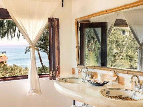 295013137 Villa Amor