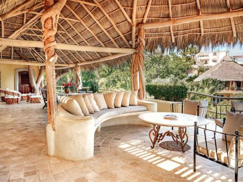295013141 Villa Amor